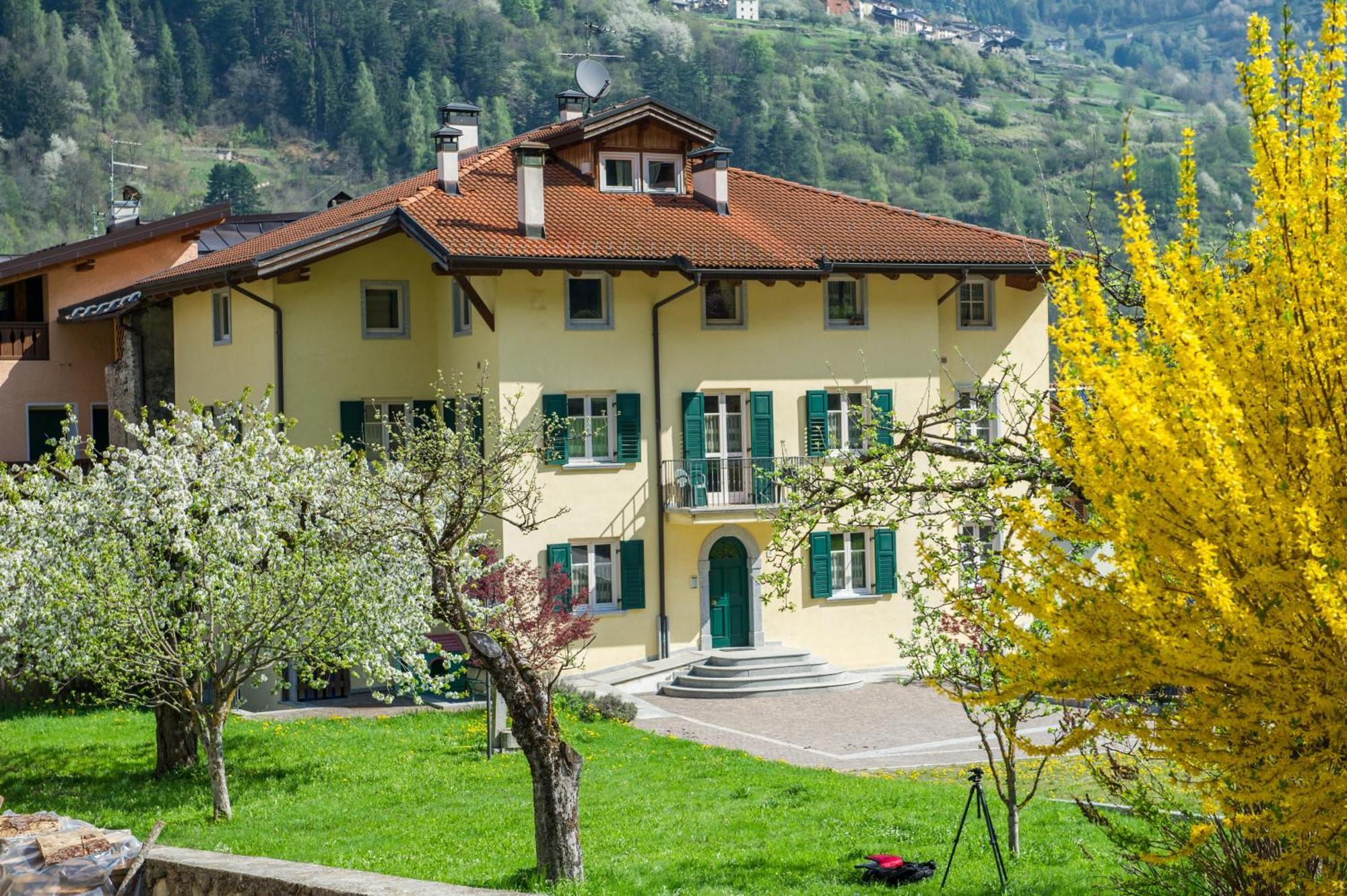 Casa Tomaselli Aparthotel Pellizzano Exterior photo