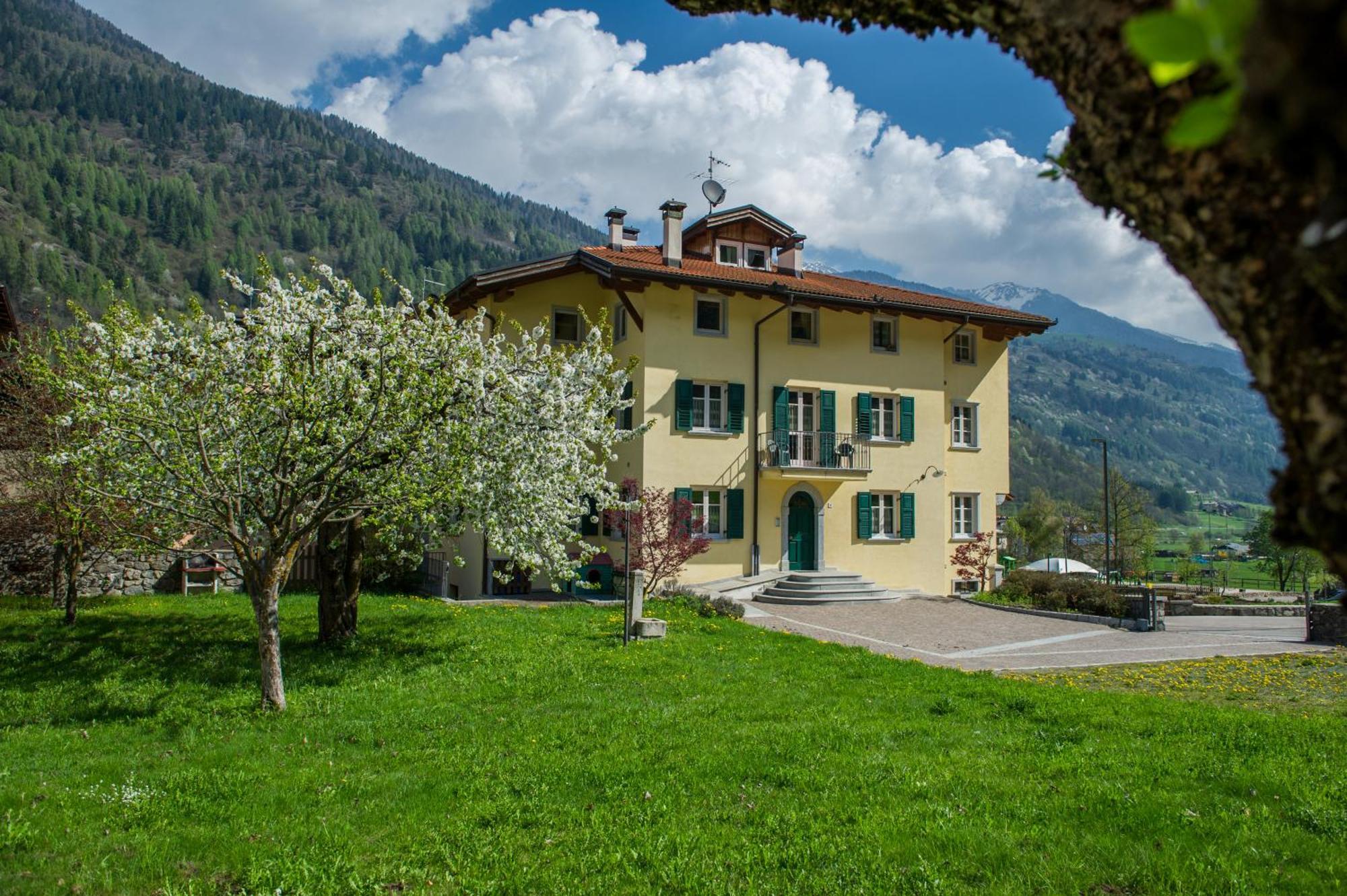 Casa Tomaselli Aparthotel Pellizzano Exterior photo