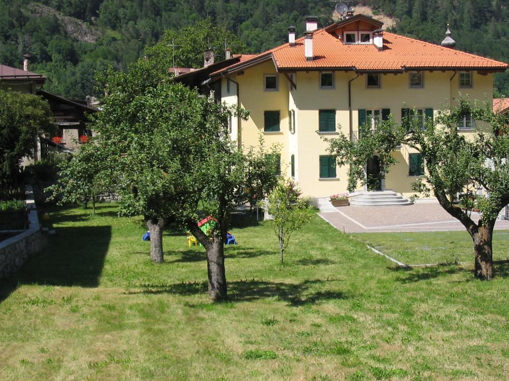 Casa Tomaselli Aparthotel Pellizzano Exterior photo